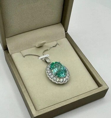 Hermoso colgante de diamantes óvaos verde pálido creado en laboratorio de 20 quilates lleno de oro blanco de 18 quilates Foto 1 de 4