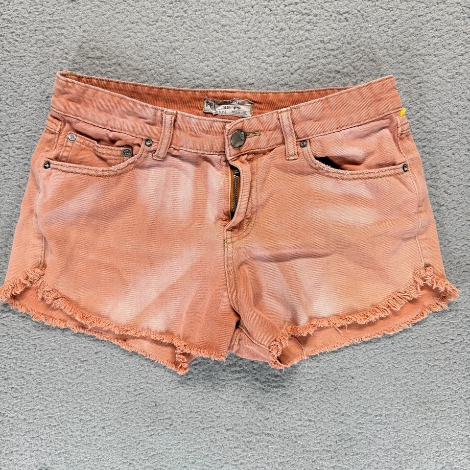 Pantalones cortos de mezclilla Free People Distressed - Talla 28 - Tie Dye Salmon Foto 1 de 4