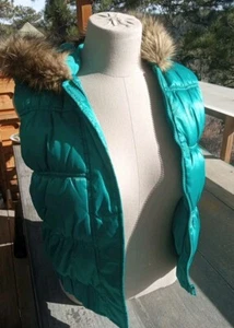 Old Navy Girls Puffer Vest W/ Faux Fur Lined Hood Sz Large (10-12) Too Teal - Picture 1 of 8