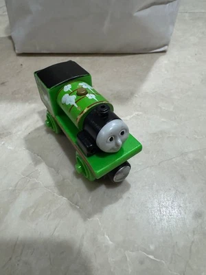 Thomas & Friends Ferrovia de Madeira ROLL N WHISTLE PERCY Trem Motor Carro - Imagem 1 de 4