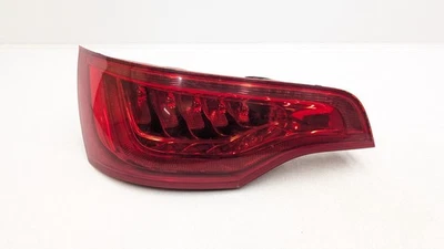 LUZ TRASEIRA TRASEIRA ESQUERDA DO PASSAGEIRO AUDI Q7 MK1 4L 4L0945093F 2010 - Imagem 1 de 4