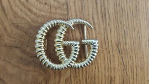 GROSSE RUNDE SCHNALLE GUCCI LOGO - DOPPEL G KLASSISCH GERIFFELT - GOLDFARBEN - NEU - Bild 1 von 3