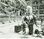12 Affen Film Foto 8x10 Bruce Willis Hazmat Anzug tödlicher Virus P30c