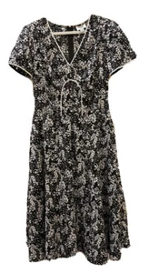 Unique Vintage Black & Ivory Floral Petula Swing Dress Sz Medium (6-8) NWT - Picture 1 of 9