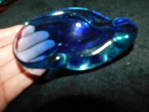 VINTAGE MURANO COBALT FREEFORM SMALL THICK GLASS DISH STRONG VASELINE GLOW - Picture 1 of 8