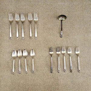 Lot 15 - Rogers Bros. Eternally Yours Silver Plate Silverware - Gravy Ladle - Picture 1 of 18