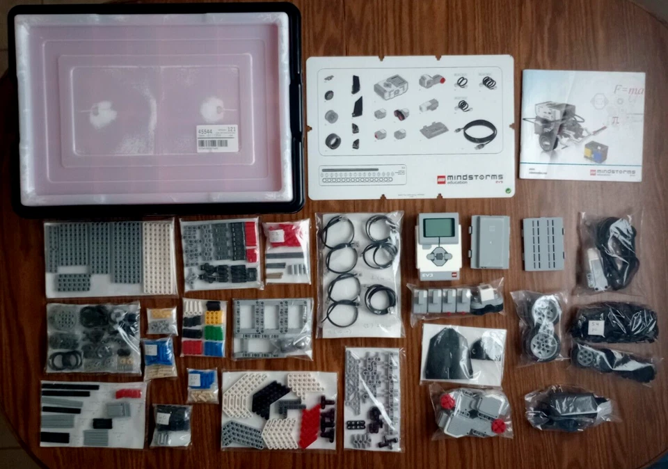 LEGO Mindstorms Education EV3 Core Set (45544) 100% Parts (FREE CHARGER) READ! - Image 1 of 4