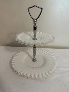 FENTON WEISS MILCHGLAS SILBER WAPPEN 2 ETAGEN SERVIERTABLETT - Bild 1 von 3