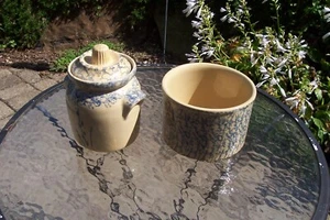 Robinson Ransbottom Blue Sponge Roseville Ohio Crock #700 und Glas mit Deckel - Bild 1 von 8