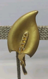 Gold Peace Calla Lily Flower Brooch Pin Gold Tone Crystals - Picture 1 of 8