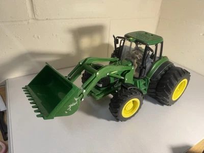 Britains John Deere doppia ruota posteriore verde trattore agricolo caricatore 1:16 luci e suoni - Immagine 1 di 4