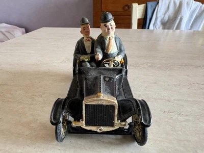 MODELLINO AUTO FORD G 30 POLITOYS STANLIO E OLLIO SCALA 1:25 DA COLLEZIONE - Immagine 1 di 4