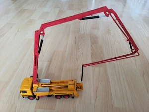 Mercedes Benz 3- achs Betonpumpe Putzmeister M 36 LKW Conrad 1:50 - Bild 1 von 6