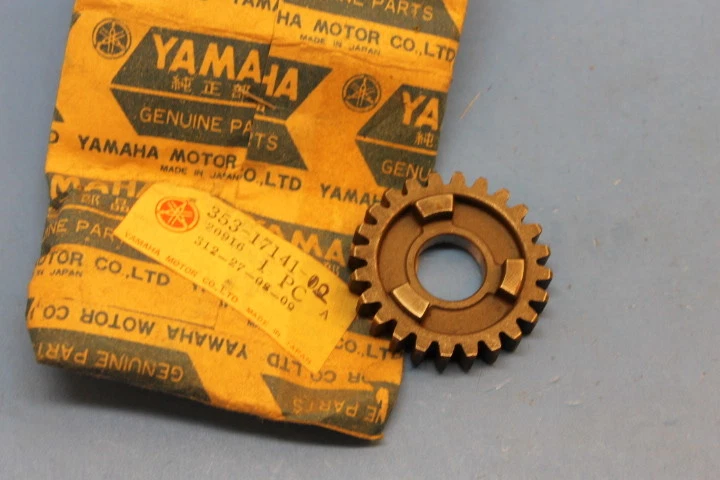 NOS YAMAHA RX50 GT1 YZ80 GT80 DT80 4ª PIEZA DE PIÑÓN 24T # 353-17141-12-00 Foto 1 de 1