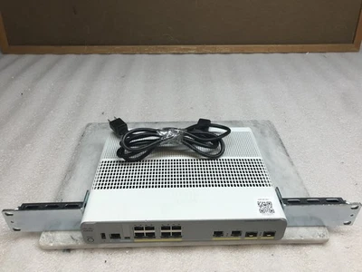 Conmutador administrado Gigabit de 8 puertos Cisco Catalyst WS-C2960CX-8TC-L con orejas de rack Foto 1 de 4