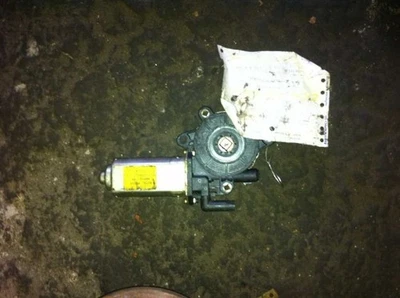 97 98 99 INFINITI I30 LEFT REAR POWER WINDOW MOTOR  FROM MARCH 1997 - Image 1 of 2