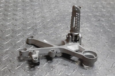 TRIUMPH 2018 STREET TRIPLE 765 R 2017 2018 RS REPOSAPIÉS DELANTERO DERECHO CLAVIJA PASO Foto 1 de 4