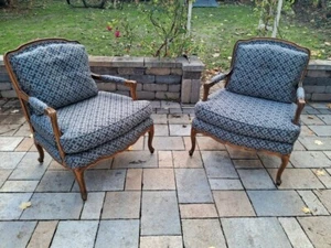 Pair Vintage 1980s Baker Furniture French Provincial Style Fauteuil Arm Chairs - Picture 1 of 18