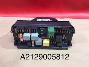 2008-2014 Mercedes W204 C250 C300 C350 Front SAM Relay Fuse Box OEM A2129005812 - Picture 1 of 9