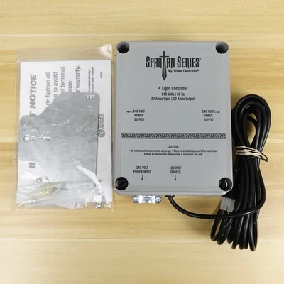 Controlador de luz de crecimiento Titan Controls Spartan Serie 4 luces 240v, toma 120/240 Foto 1 de 4