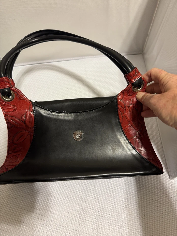 bolsa de couro genuíno vintage feita à mão 10x7 -Italiana - Preto e Vermelho ENCONTRO IMOBILIÁRIO - Imagem 1 de 4
