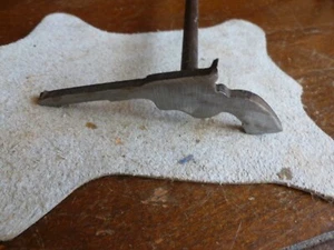đŸ’¥PISTOL Custom Branding Iron Hunting ,Western,BBQ,Bees,Wood Leather,,FORESTRY - Picture 1 of 3