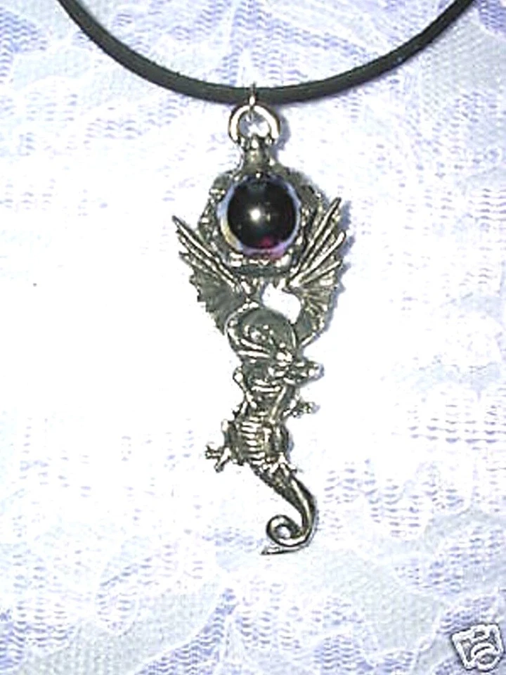 COLLAR COLGANTE DRAGÓN con bola orbe vidrio púrpura malvado detallado peltre ee. uu. Foto 1 de 1