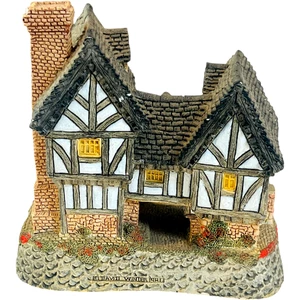 Tudor Manor House by David Winter - Vintage 1981 - Sticker Still Attached - Picture 1 of 7