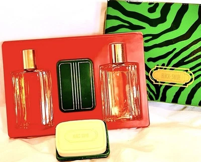 Avon NEGRO GAMUZA TRADICIONES NAVIDEÑAS SET DE REGALO DE LUJO After Shave Colonia Jabón Nuevo de Lote Antiguo Foto 1 de 4