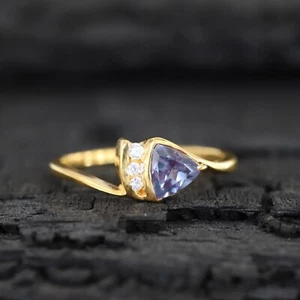 925 Sterling Silver 6 mm Trillion Natural Alexandrite Ring Yellow Gold Plated - Picture 1 of 7