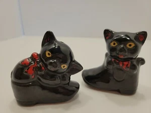 Vintage Japan Redware Salt Pepper Shakers Black Cats In Shoes Red Bow - Picture 1 of 7