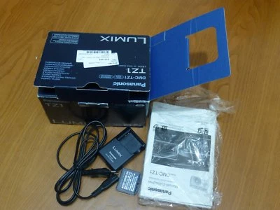 Caja, intrucciones, cargador y batería de cámara de fotos Panasonic DMC-TZ1 - Image 1 of 4