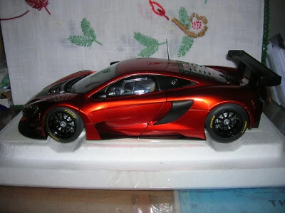 Mclaren 650S GT3 in scala 1:18 AUTOART Volcano orange black accents cod. 81642 - Immagine 1 di 4