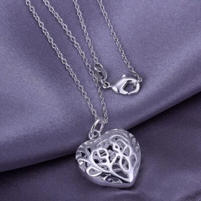 COLLANA CIONDOLO CUORE PLACCATO IN ARGENTO 925 CON INCISIONE A FORMA DI ROSA - Immagine 1 di 3
