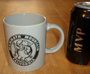 [WOOLLEY MAMMOTH] "MAMMOTH MOUNTAIN- CALIFORNIA", Ceramic Coffee Cup, VINT. 1970 - Picture 1 of 9
