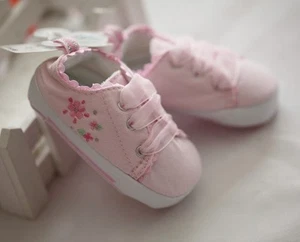 Newborn Flower Embroidery Pink low tops Baby Girls Shoes Size 6-9mos Size 3 or 4 - Picture 1 of 6