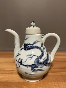 Yuan Dynasty Blue and White Porcelain Teapot - 元青花龍戲珠執壺 - Picture 1 of 16