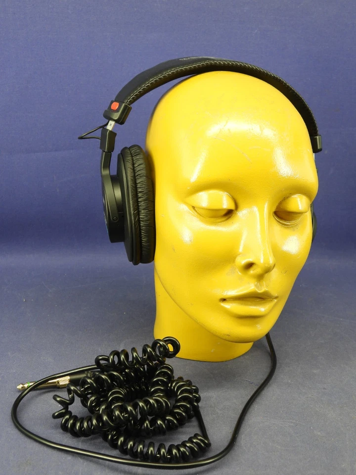 Sony MDR-7506 Headphones Professional Studio Headphone Monitor Cable Closed - Image 1 of 4