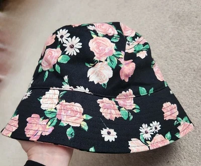Chapéu balde feminino H&M rosa e preto floral XS/S - Imagem 1 de 3