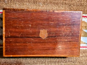 SCHÖNER HOLZKOFFER AUFZIEHZYLINDER SCHWEIZER oder DEUTSCHE SPIELUHR - FUNKTIONIERT!! 2 Lieder - Bild 1 von 9