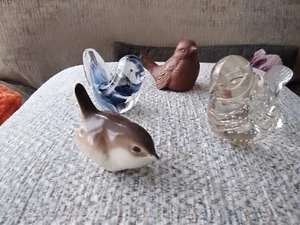 4 x BIRD ORNAMENTS, GLASS, CERAMIC, POTTERY. Pre-owned - Picture 1 of 5