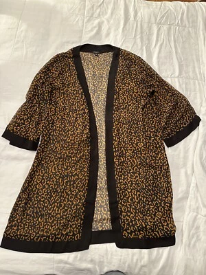 Roupão quimono feminino Ann Taylor tamanho G estampa de leopardo preto novo sem etiquetas - Imagem 1 de 3