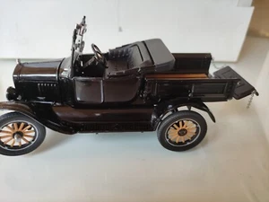 A Danbury 1/24scale model of a 1925 Ford model T Runabout, Both Roofs, boxed - Picture 1 of 7
