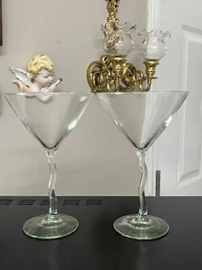 DOS gafas de martini con tallo de tono verde 7 5/8"" vidrio artístico soplado 8 oz vástago de 4"" vástago en zigzag - Imagen 1 de 10