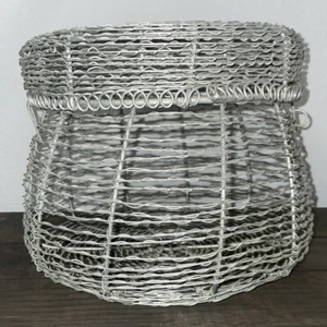 Rustic Metal Wire Woven Basket With Lid - Picture 1 of 8