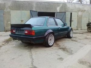 BMW 3 E30 HECKSPOILER DUCKTAIL + Kotflügelverbreiterungen GRUNDIERUNG - Picture 1 of 7