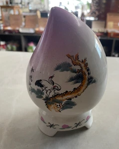 Figura de melocotón longevidad china MCM de colección con escena de garza pintada - Imagen 1 de 5