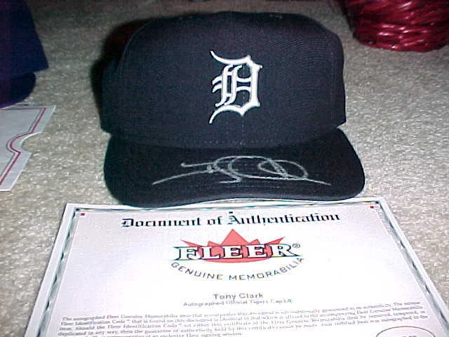 Tony Clark Autografiado Firmado Tigres de Detroit Auténtico Juego Modelo Gorra Sombrero FLEER Foto 1 de 1