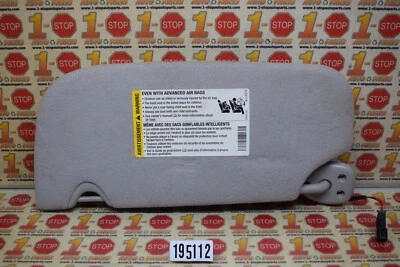 05 06 07 CHEVROLET TRAILBLAZER PASSENGER RH SIDE ILLUMINATED SUN VISOR OEM - Image 1 of 4