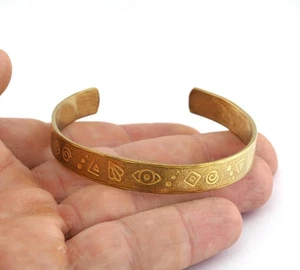 Pulsera con símbolos de banda brazalete de latón crudo (60 mm ajustable) 5675 - Imagen 1 de 3